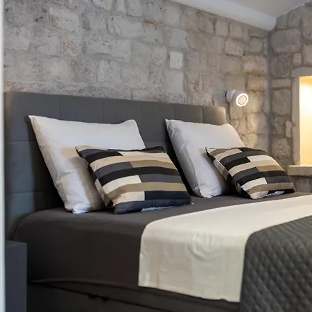 Andreis Luxury Retreat Alojamento de Acomodação e Pequeno-almoço Trogir
