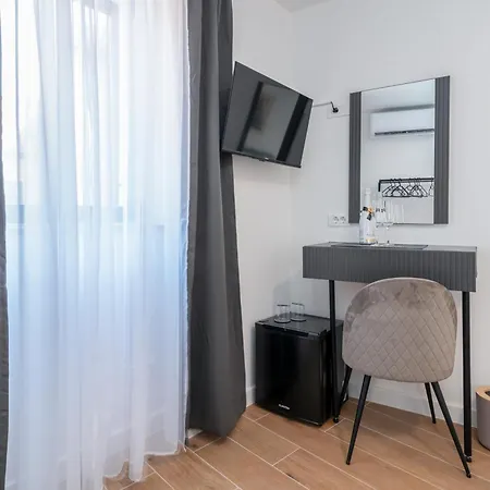 Alojamento de Acomodação e Pequeno-almoço Andreis Luxury Retreat 3*