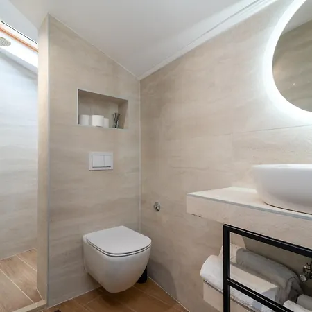 Andreis Luxury Retreat 3* تروغير